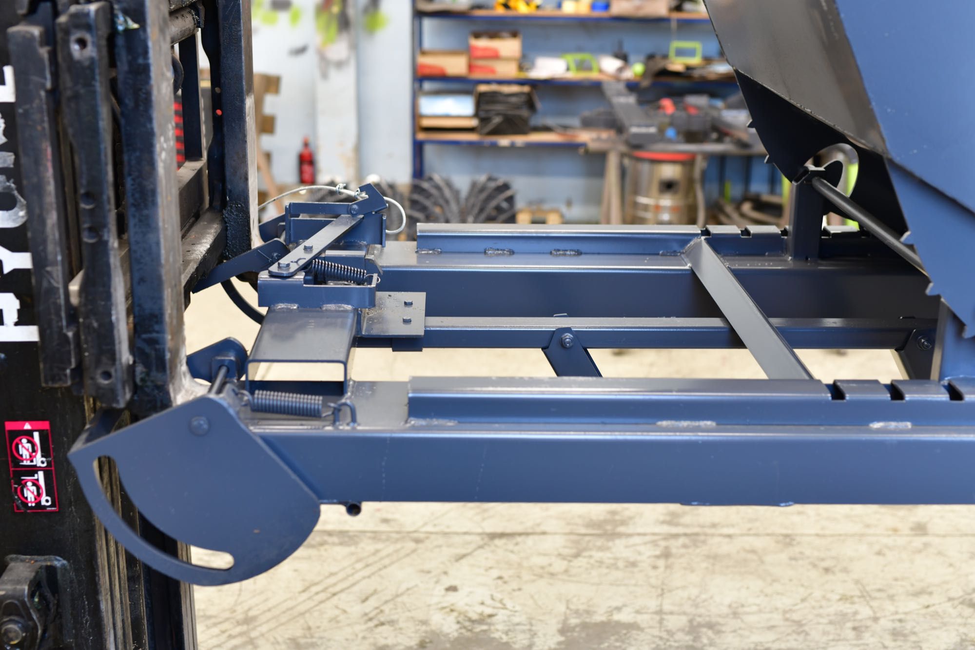 Kontener / Kontener samowyładowczy / Kontener metalowy / Koleba 1100L