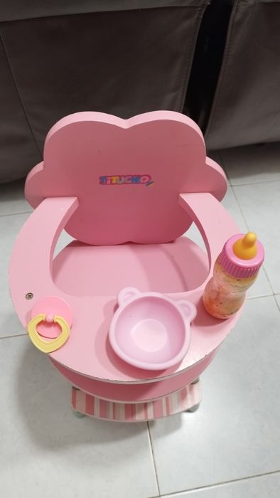 Cadeirinha de brincar em madeira