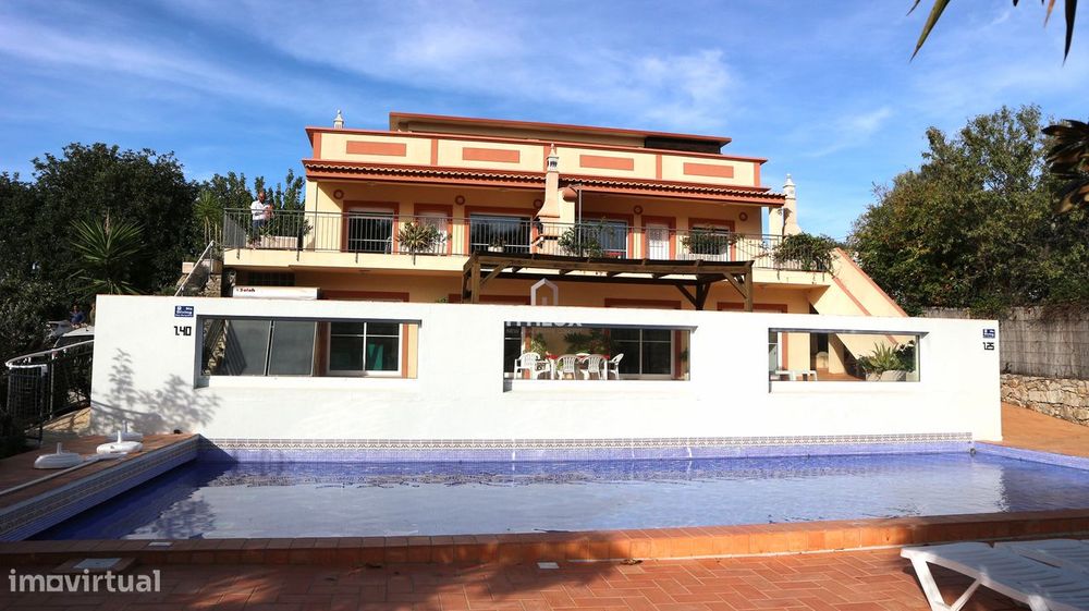 Conjunto de 2 moradias geminadas T3 (fracções autonomas) com Piscina e