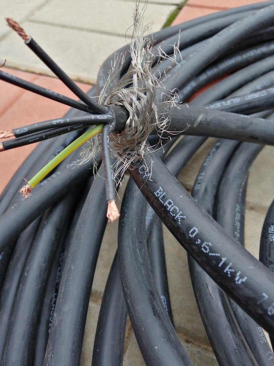 Продам 26метров Lapp kabel stuttgart 110Y 0,6/1kW 7g 1,5