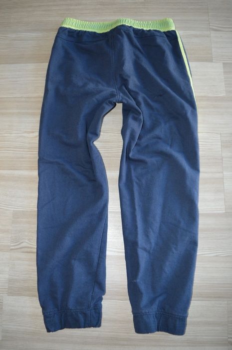 spodnie r. 140  5-10-15 dresowe