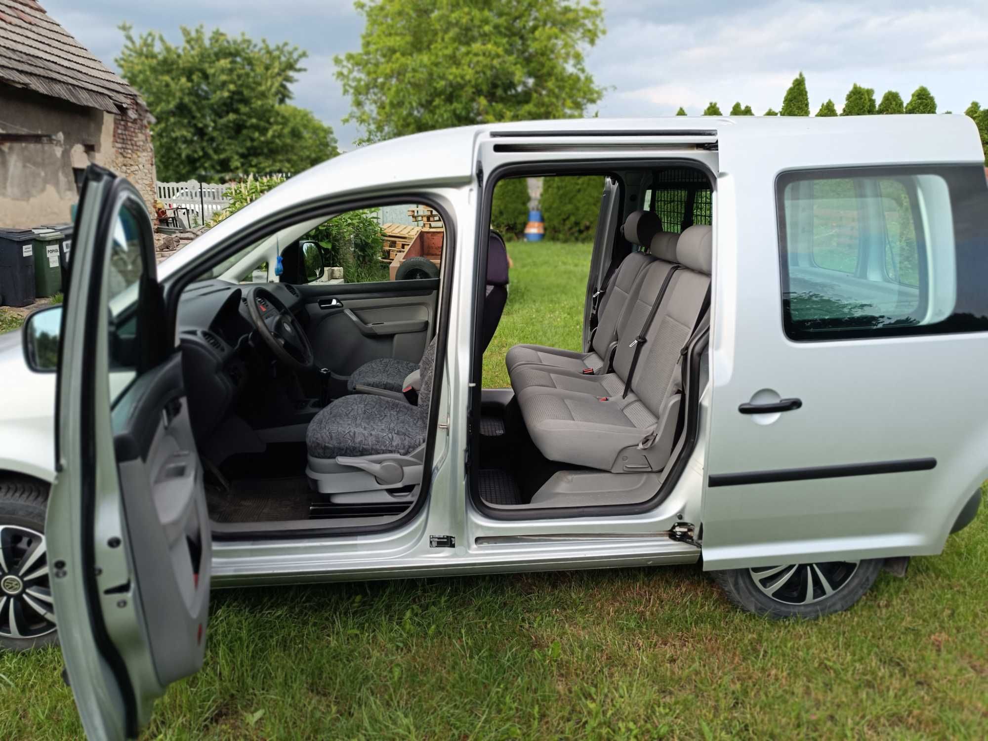 Sprzedam VW  CADDY 2009r. Mały przebieg.