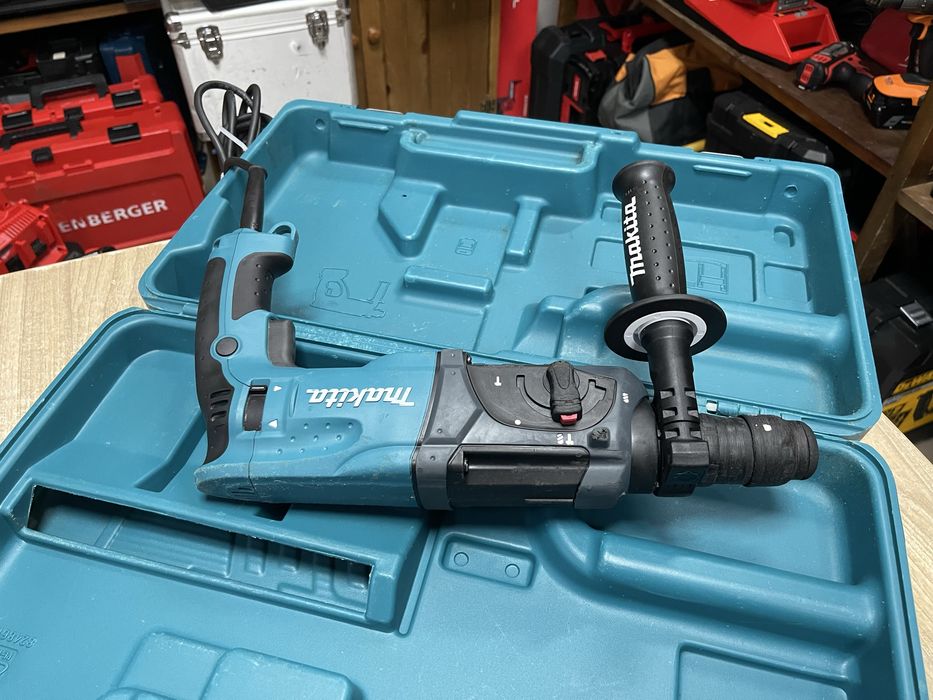 Makita HR2470T / перфоратор Макіта 780W 2.4J