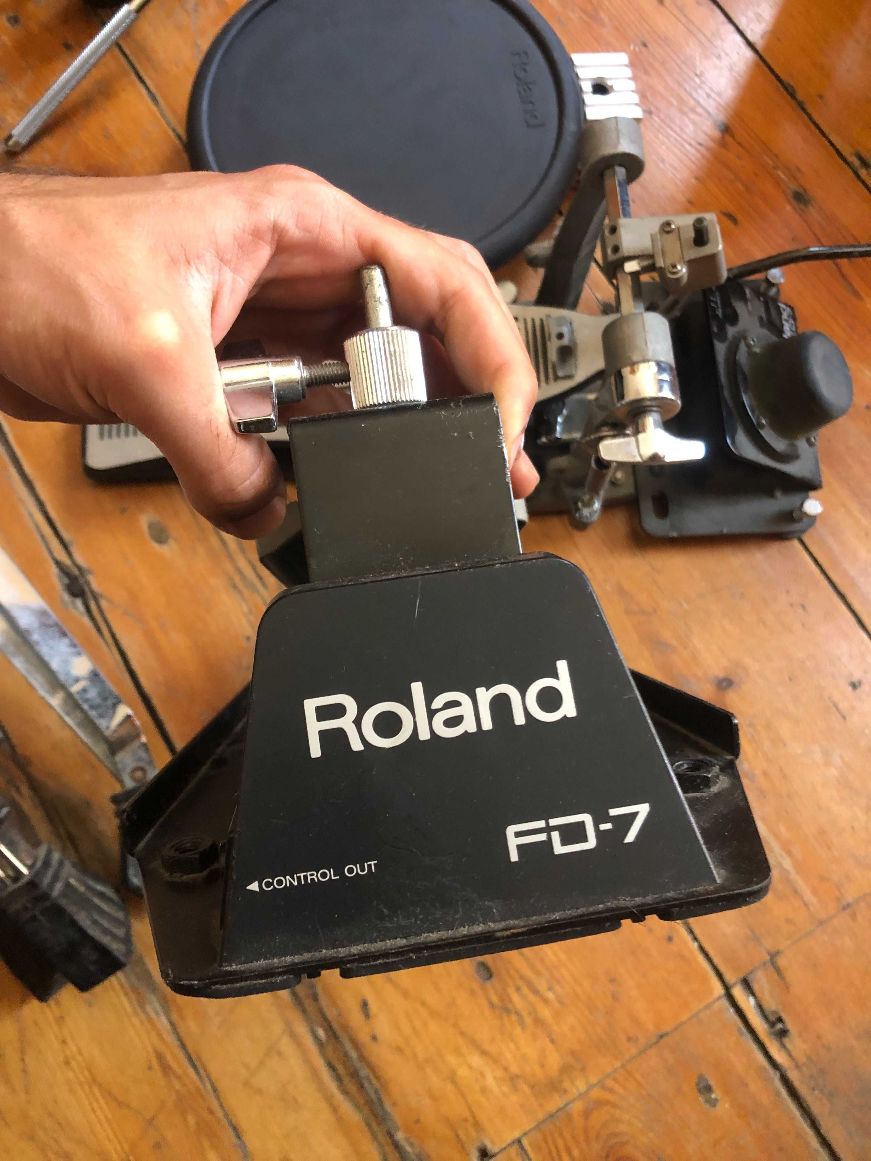 Bateria Roland (pedals, pads) em boas condições