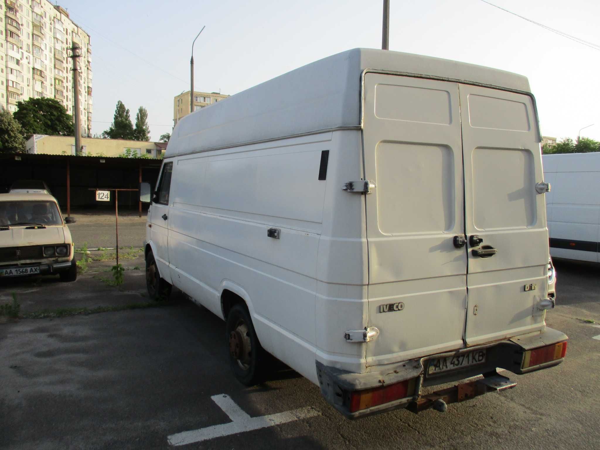 IVECO Daily 30E 2,5 дизель длинный высокий грузовой фургон.