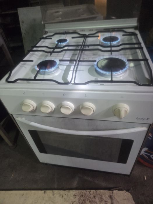 Fogão baixo de bancada junex em bom estado 95 euros.
Gas de botija 
4