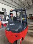 Empilhador linde 2500 kgrs eletrico bateria como nova