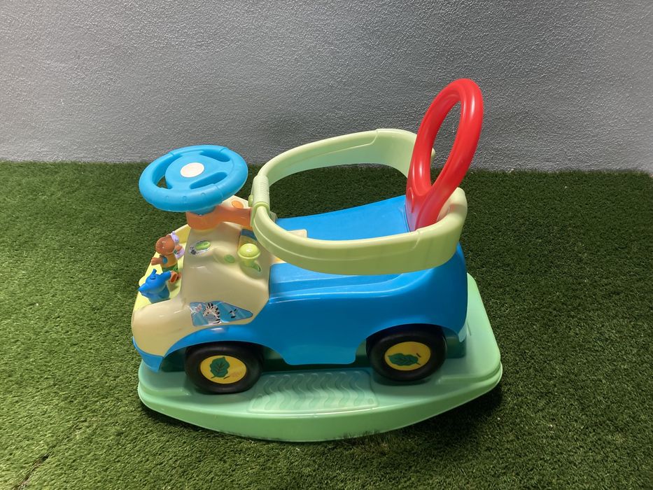 Carrinho e baloiço de criança