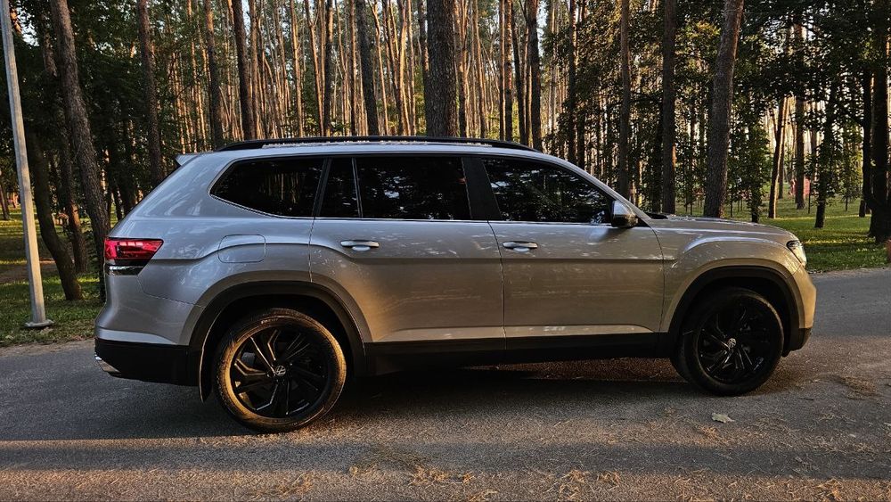 Продам авто VW Atlas 22