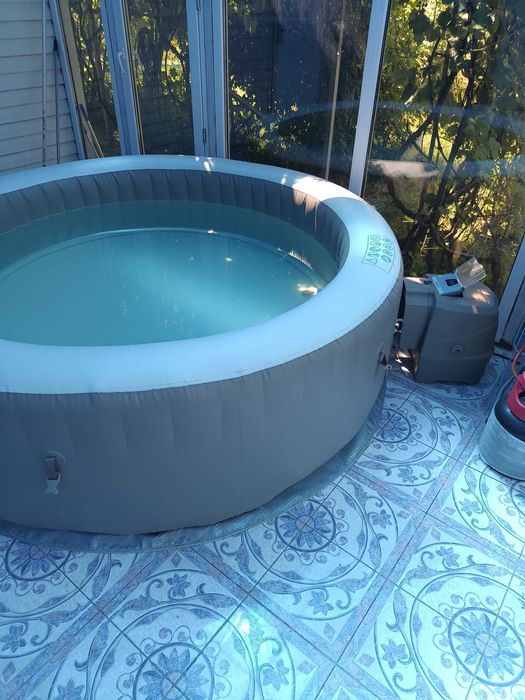 Бассейн/джакузи  рабочий 4-6 человек