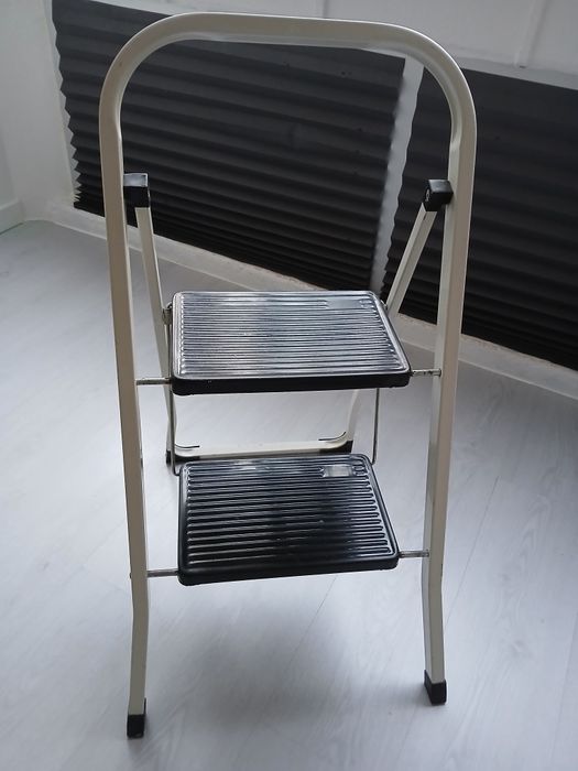 Escadote de 2 degraus