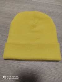 Зимова шапка жовтого кольору