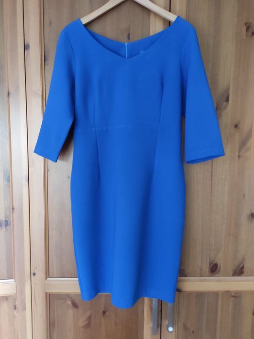 Elegancka sukienka  z paskiem