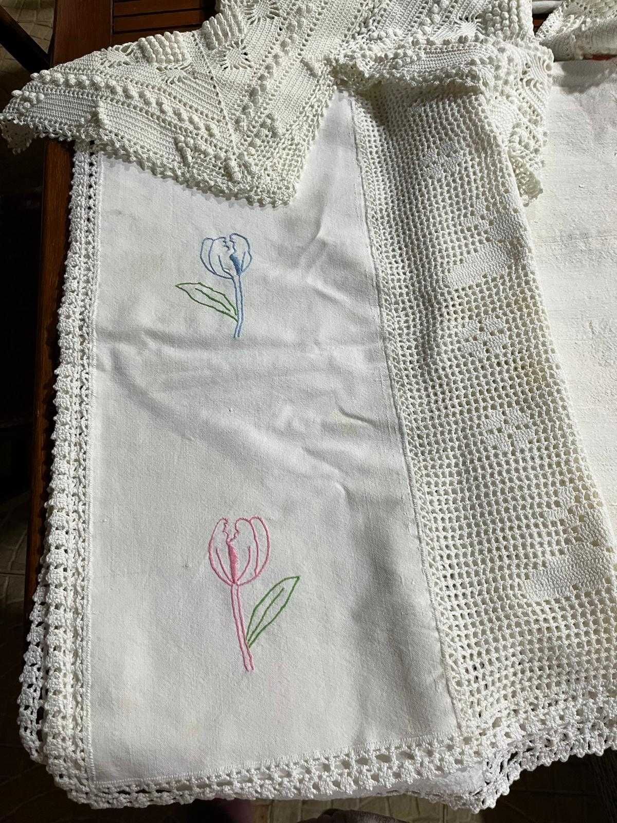 Colchas e almofadas de renda