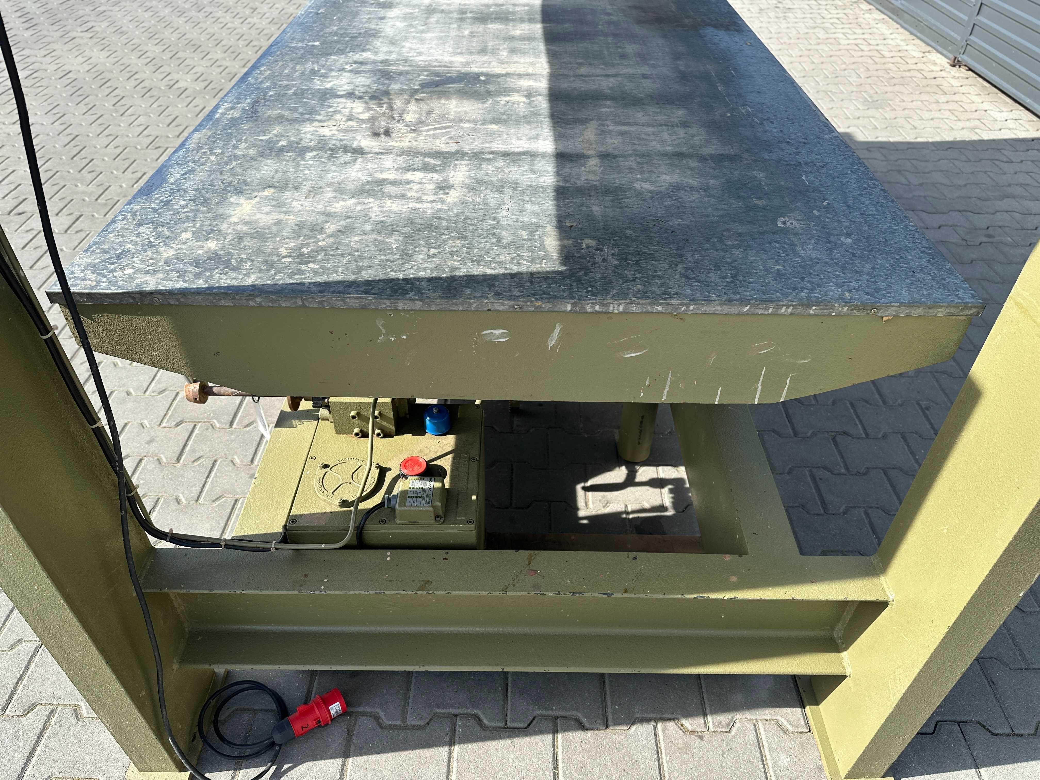 Prasa półkowa hydrauliczna 2500x1200 mm (1341)