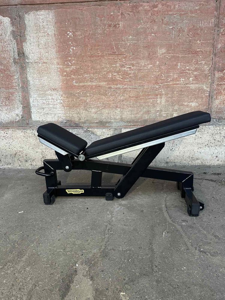 Скамья регулируемая TechnoGym Adjustable Bench, серия Pure Strength