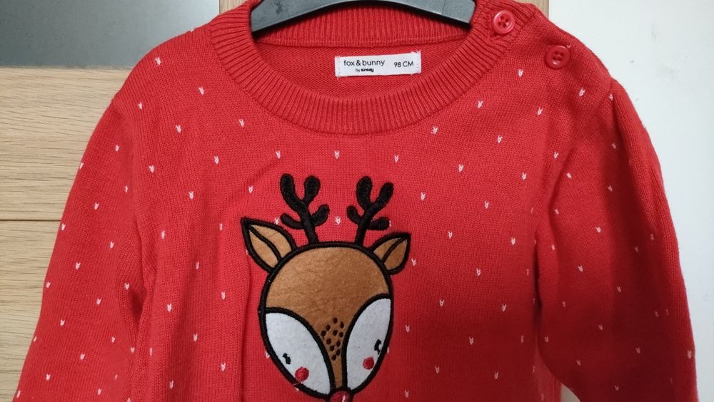 Świąteczny sweterek z reniferkiem