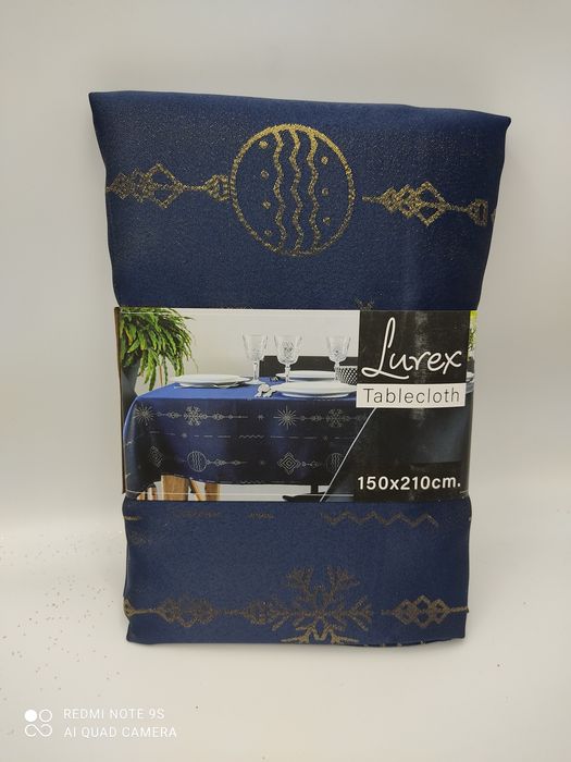 Granatowy obrus w złote bombki i Śnieżynki