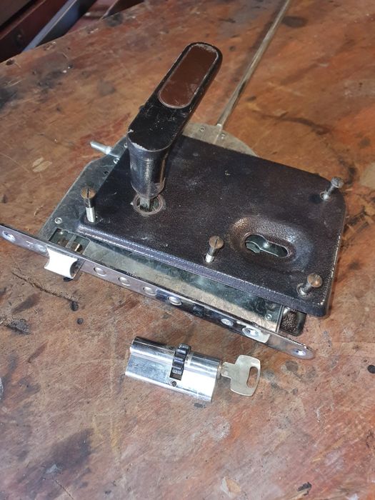 Witex super lock wieloryglowy  do drzwi antywłamaniowy