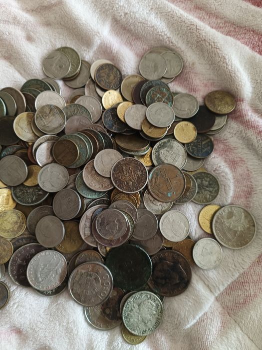 Lote 300 moedas portuguesas e estrangeiras