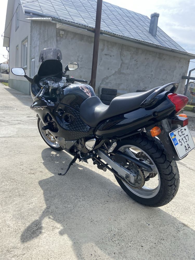 Мотоцикл Suzuki GSXF 600 на доках