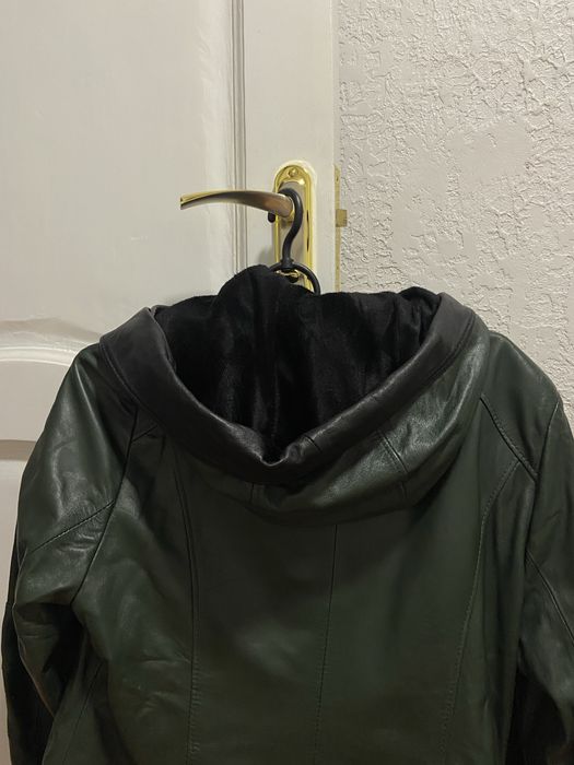 Кожанка женская с копюшоном