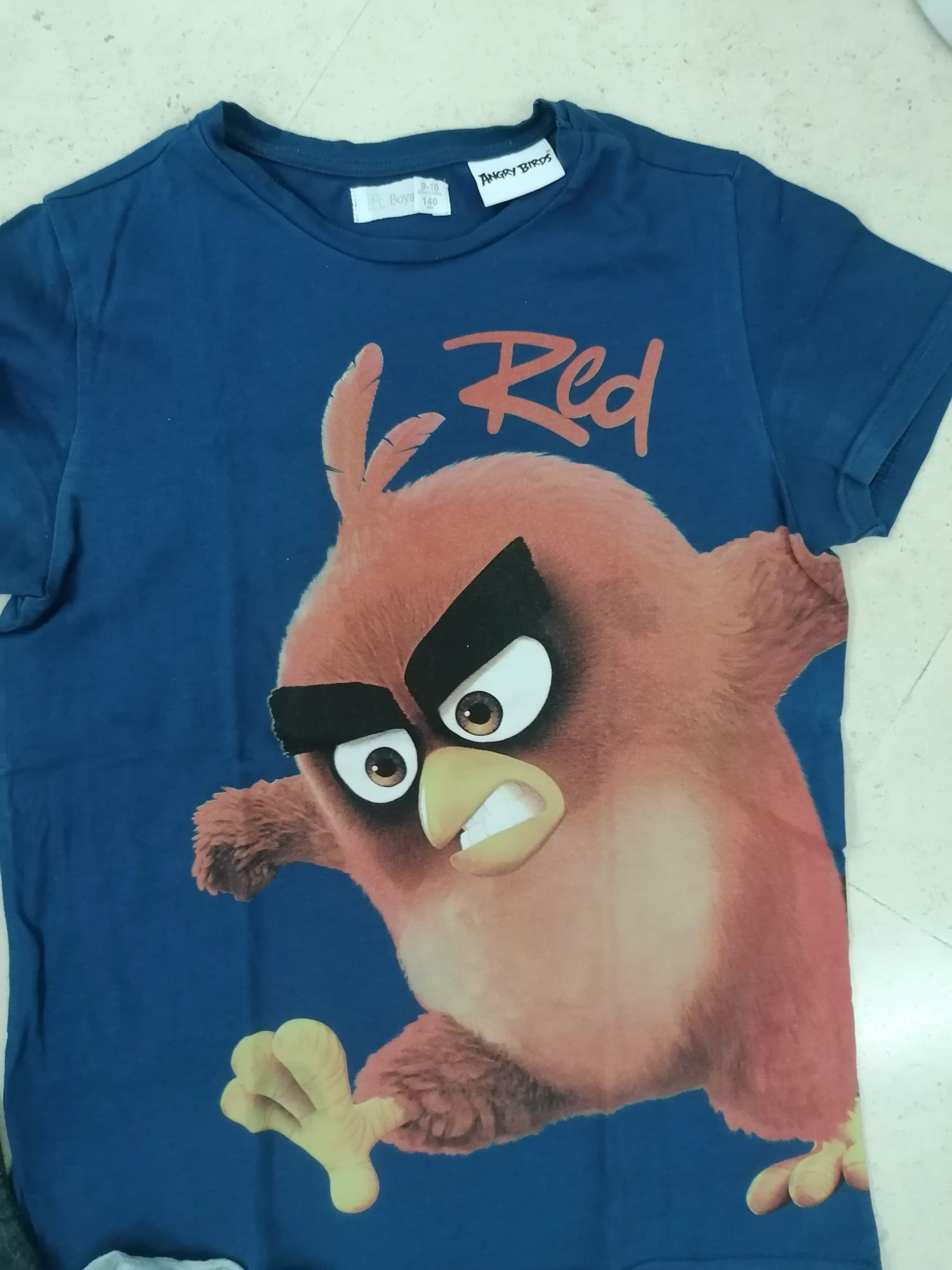 T-shirts Star Wars, Iron Man (Marvel) e Angry Birds 9-10 anos