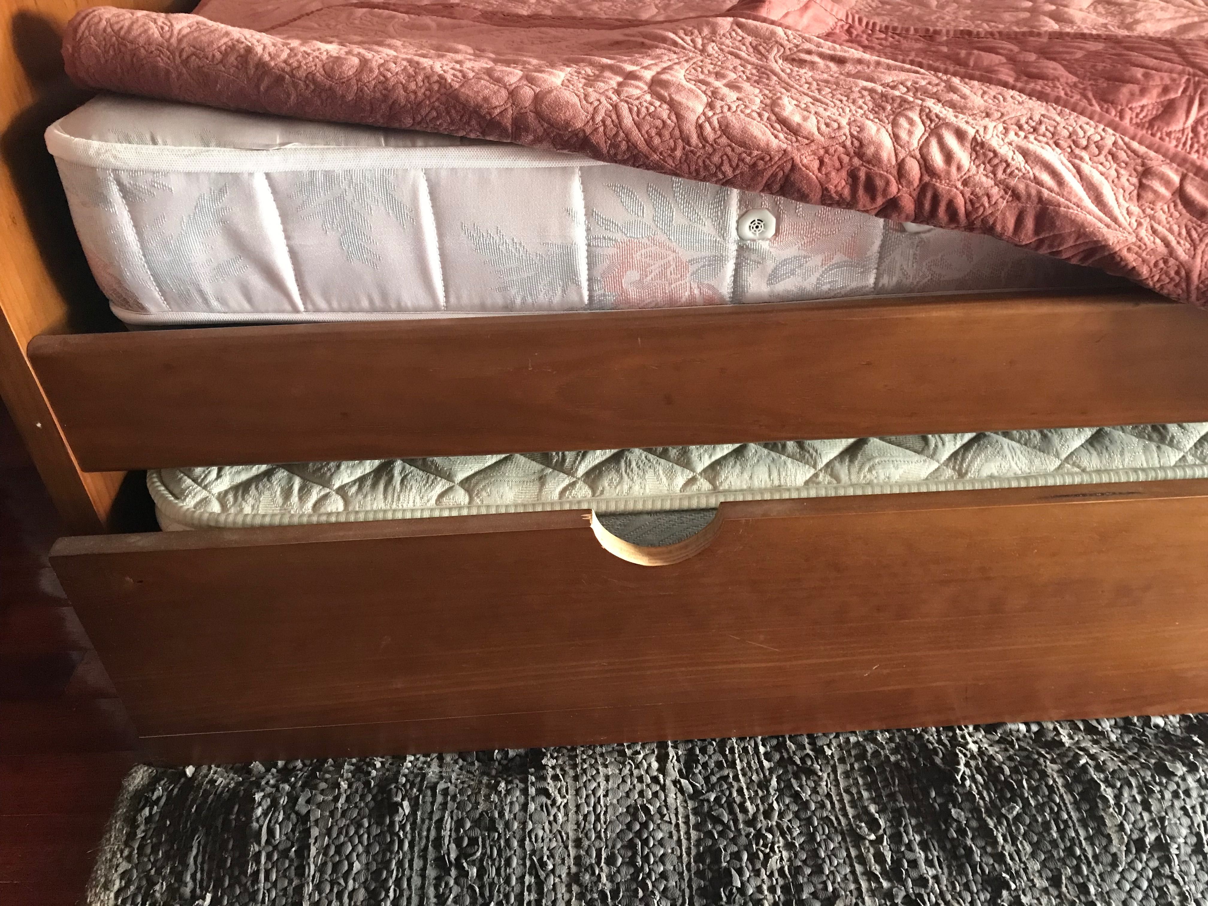 Quarto cama e cómoda
