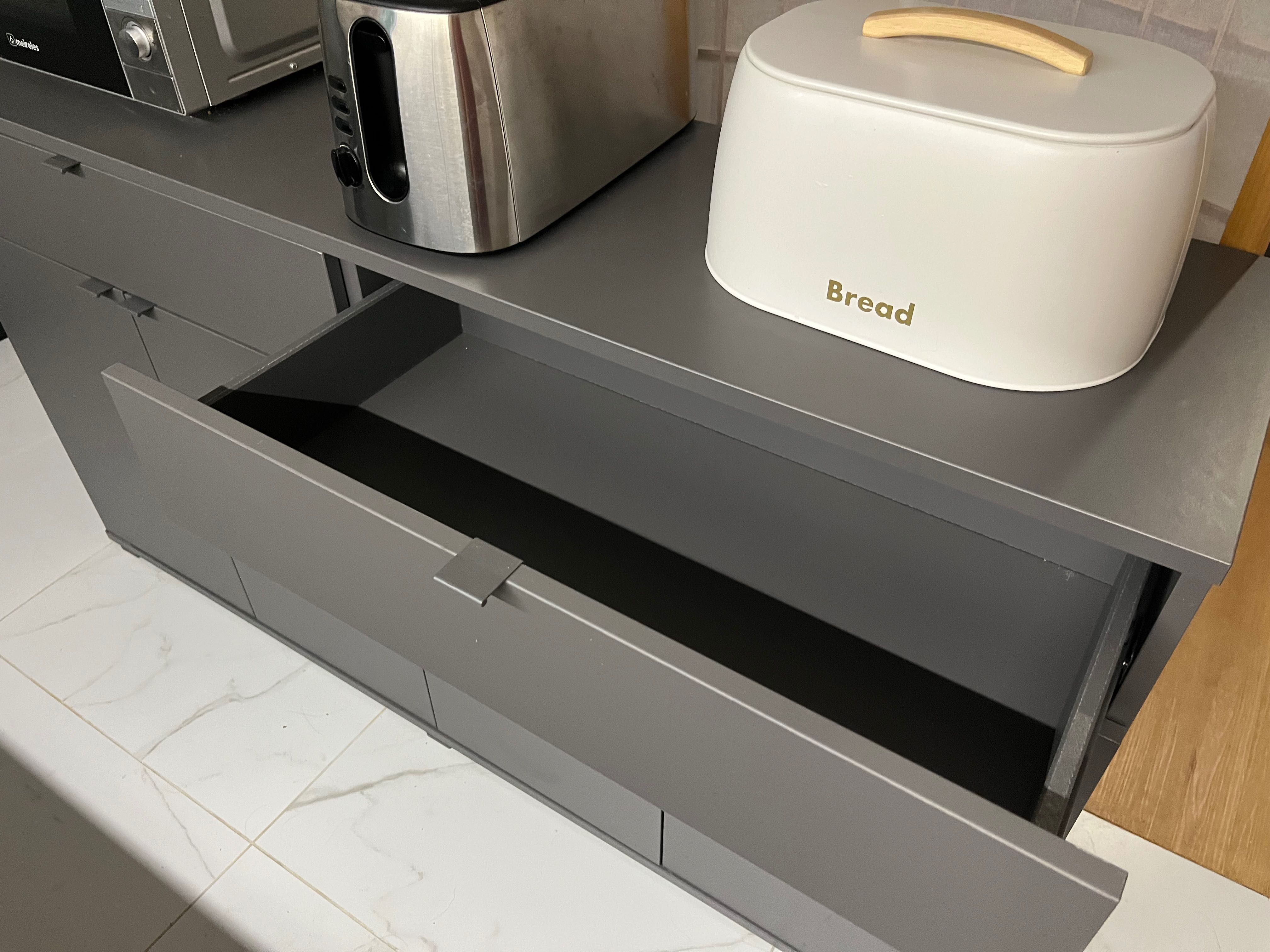 Aparador cinzento escuro Ikea