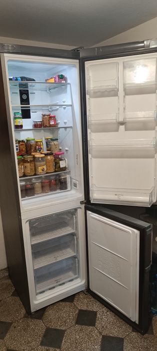 Lodówka Ariston polecam 60x200.