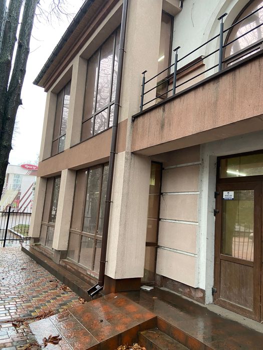 Продам будівлю комерційного призначення.