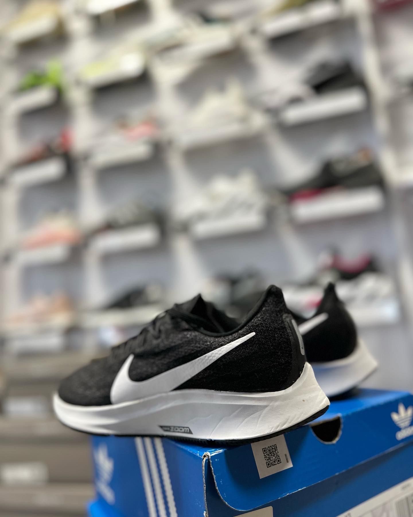 Жіночі оригінальні бігові кросівки Nike Air Zoom Pegasus 36 AQ2210 004