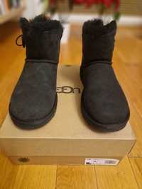 Buty damskie UGG Mini Bailey Button II Black rozmiar 40