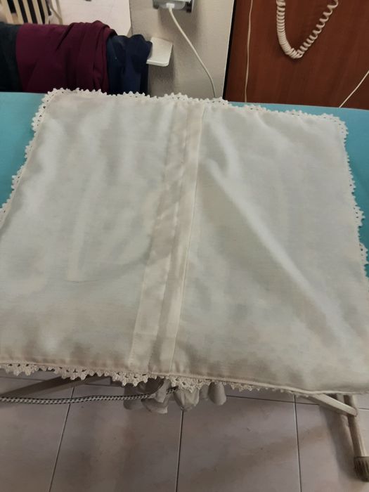 2 almofadas  em croché  bêje  claro iguais Par