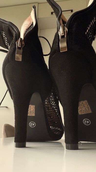 Продаю нові чорні туфлі для танців heels (хілс)