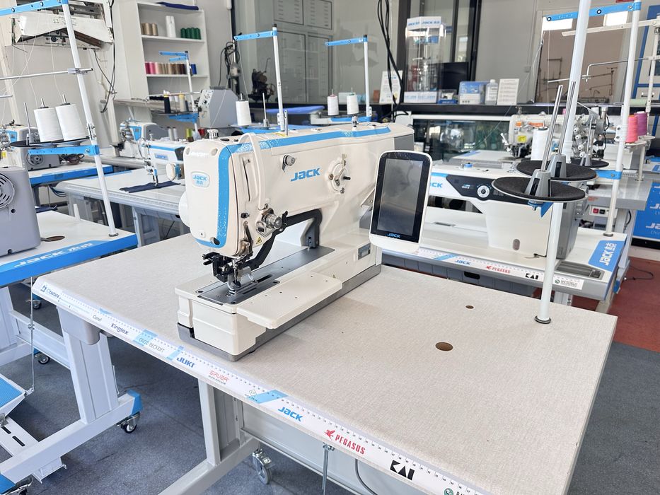 Maquina costura Jack casear eletronica semi nova