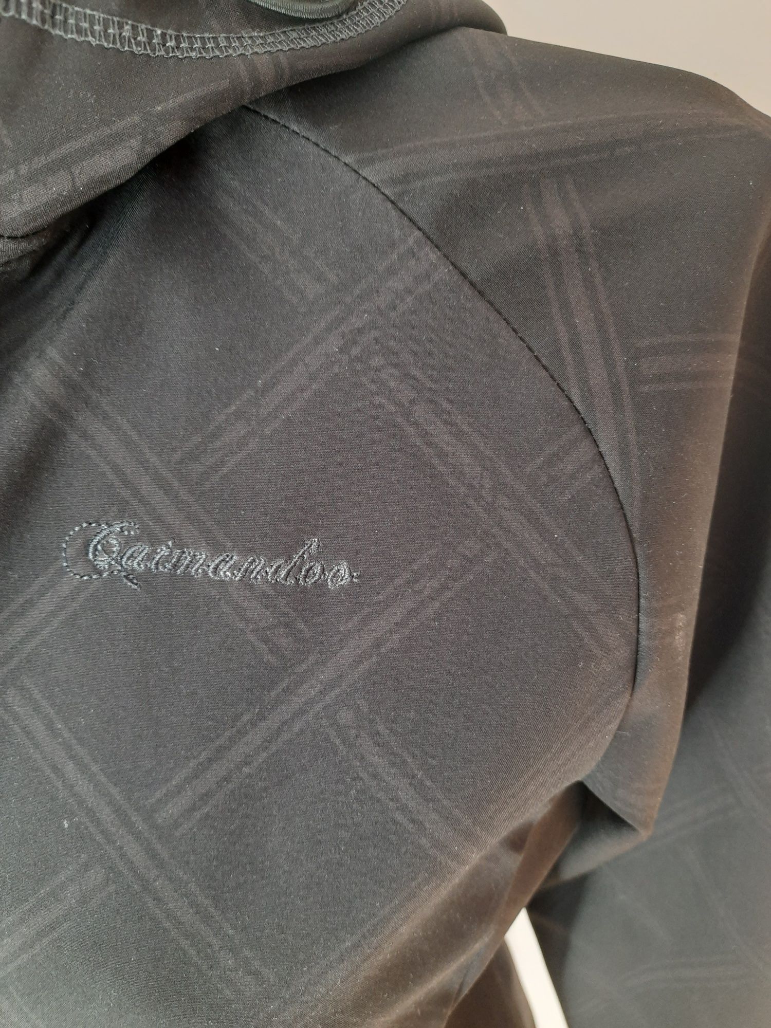 Kurtka damska typu softshell czarna z kapturem S M na wiosnę