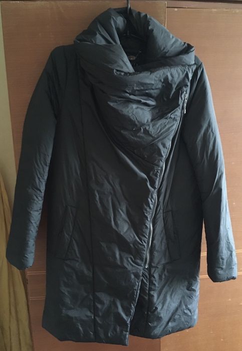 Пуховик черного цвета Mohito