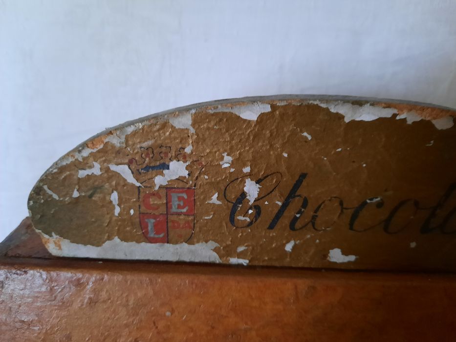 Caixa de furos para chocolates CEL Lda