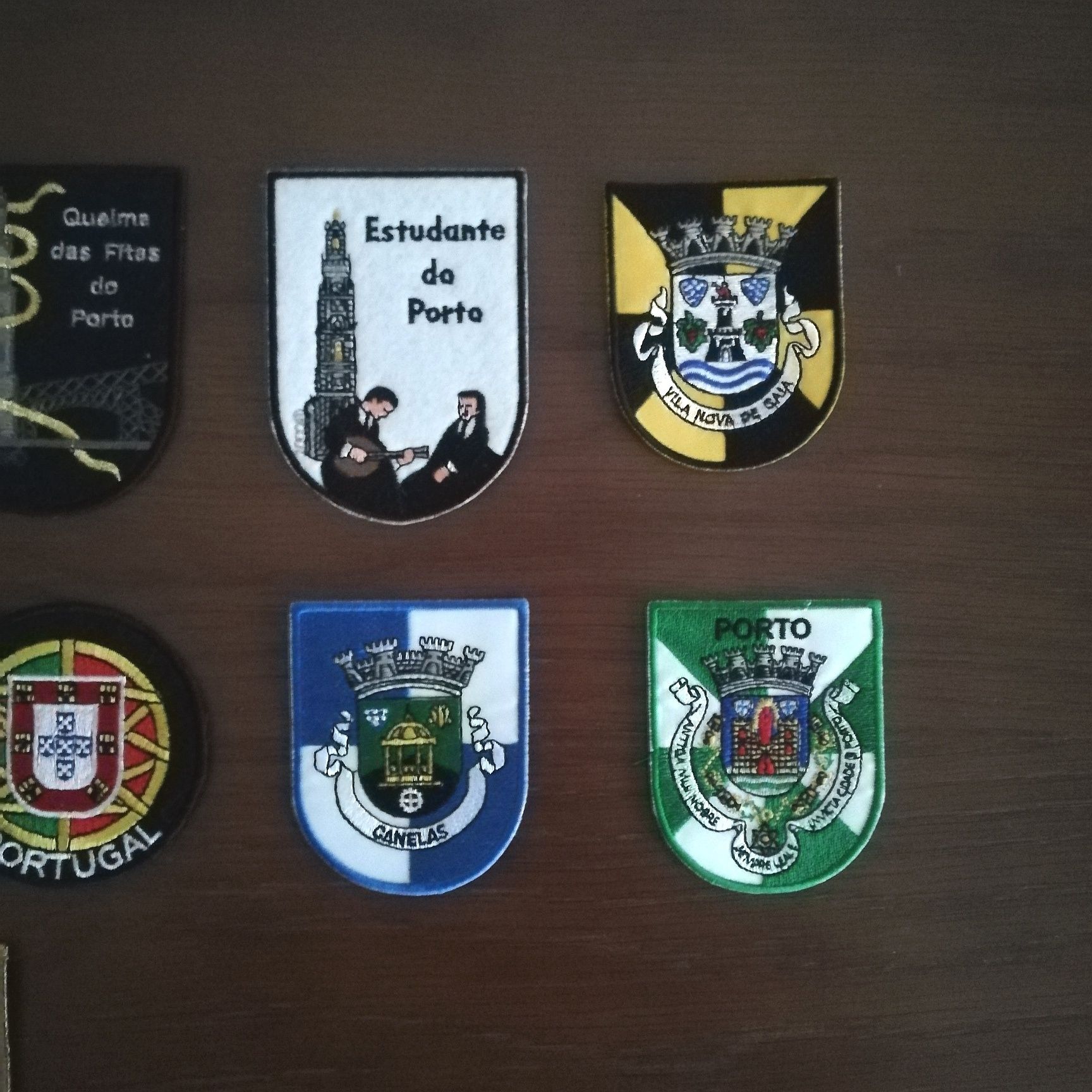 Conjunto de 9 emblemas para capa académica