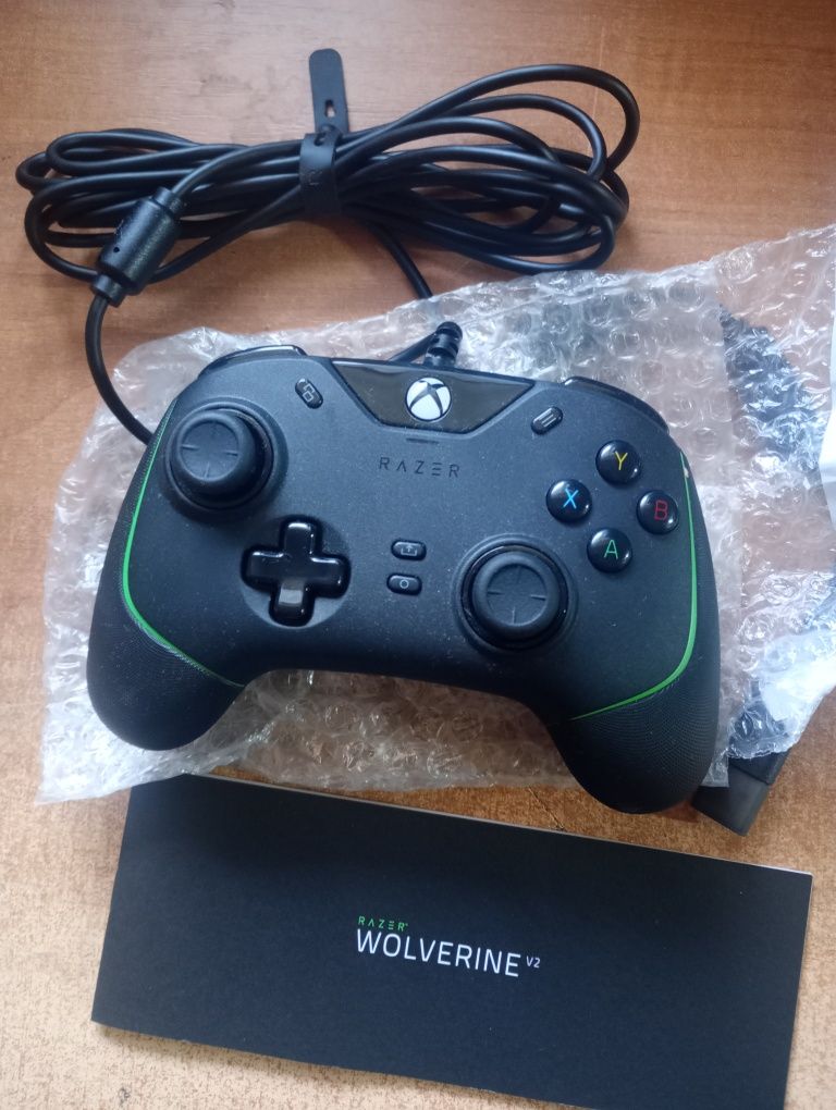 Razer Wolverine V2 - przewodowy kontroler do Xbox Series X|S, Xbox One