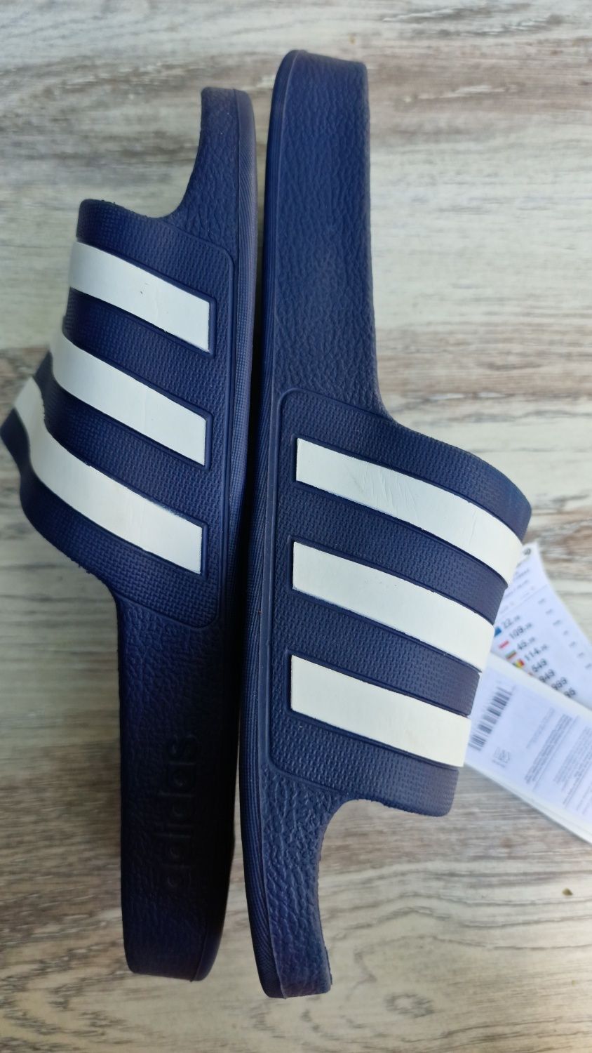 Adidas тапки   розмір 43