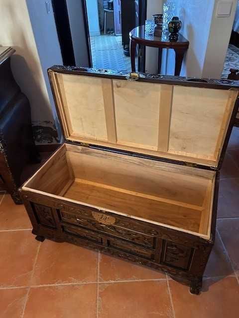 Arca de Cânfora Trabalhada