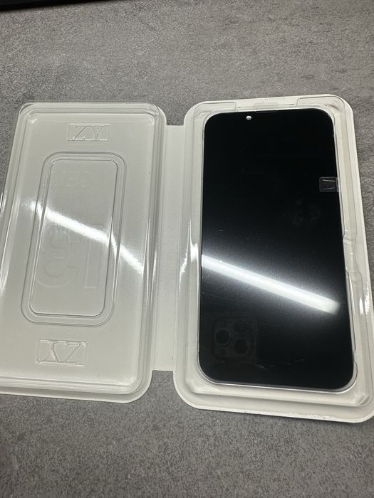 Wyświetlacz iphone 13