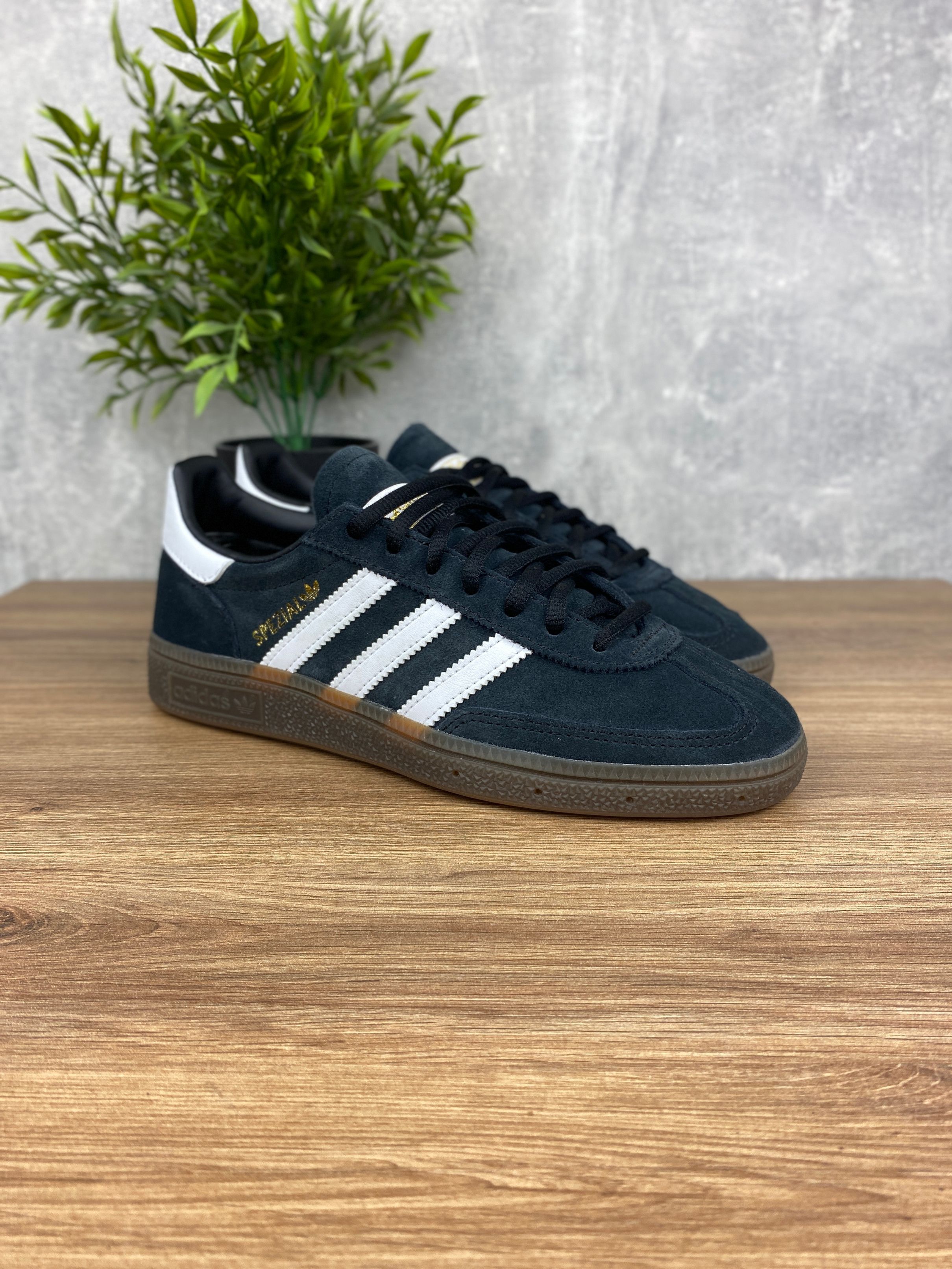 Adidas Handball Spezial r. 38 – czarne sneakersy retro