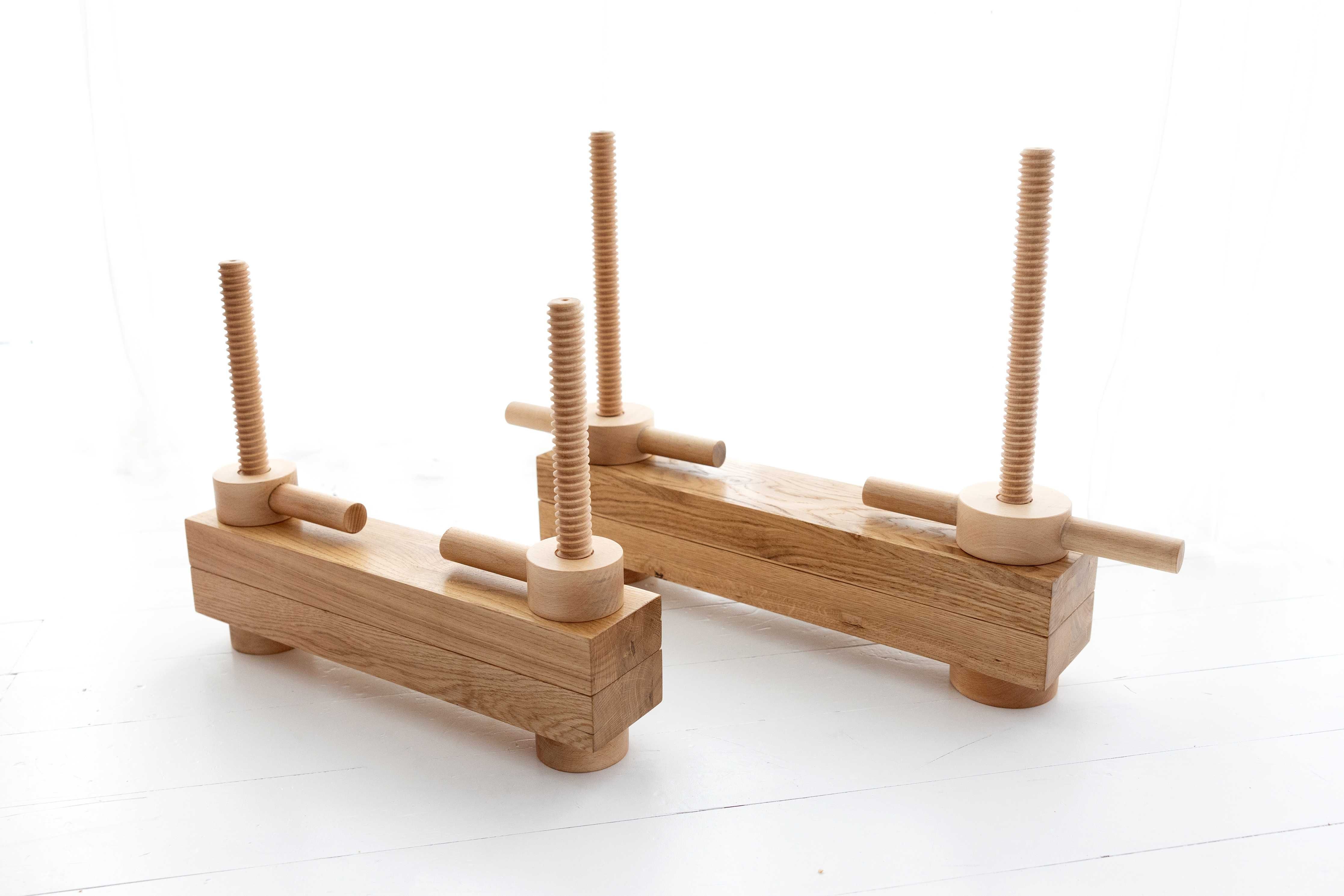 Duża drewniana belka introligatorska - Large wooden bookbinding beam.