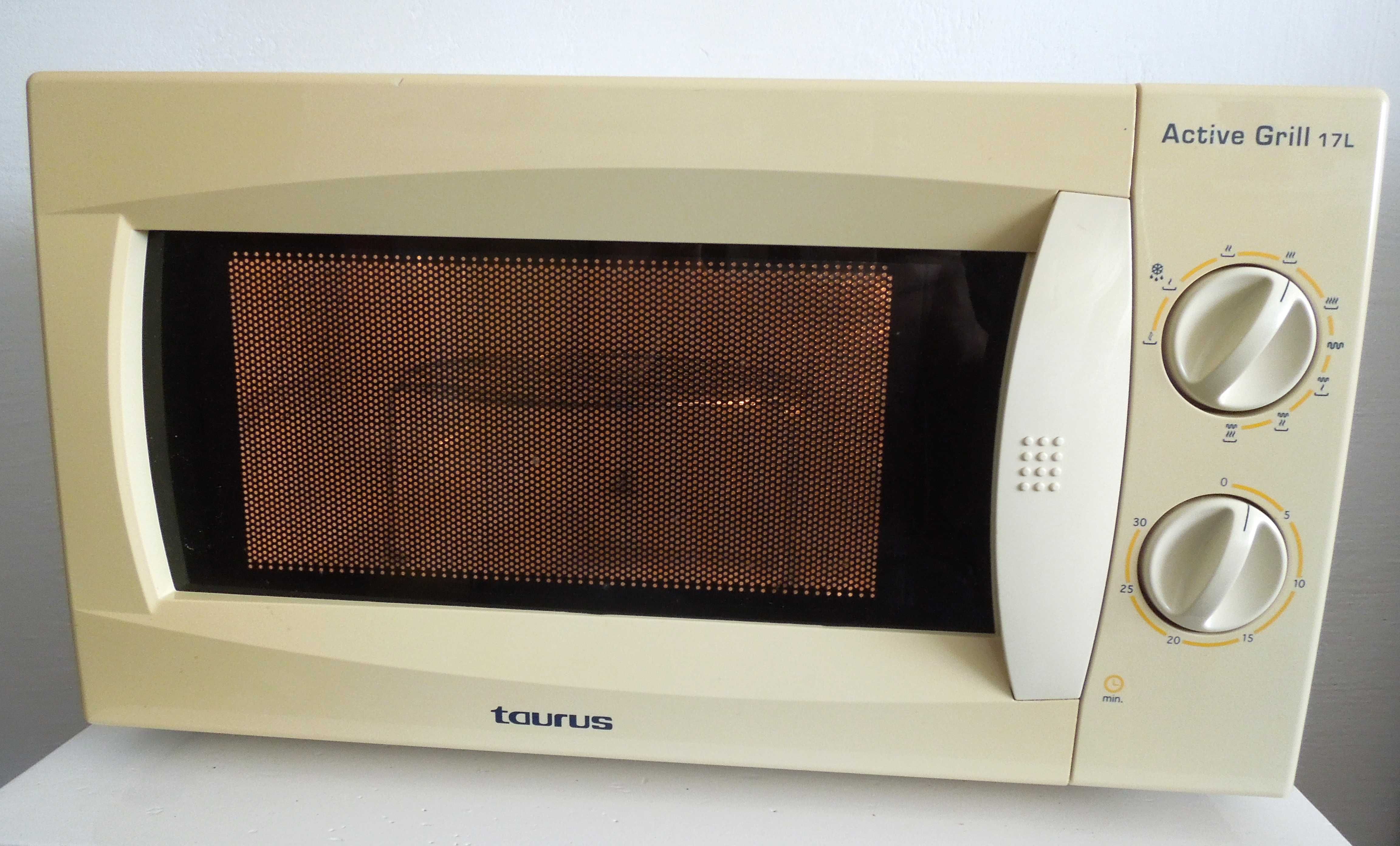 Microondas com Grill - Taurus Active Grill 17L