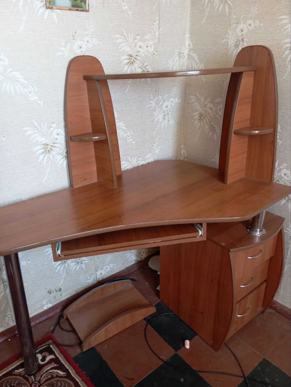 Угловой стол б.у.