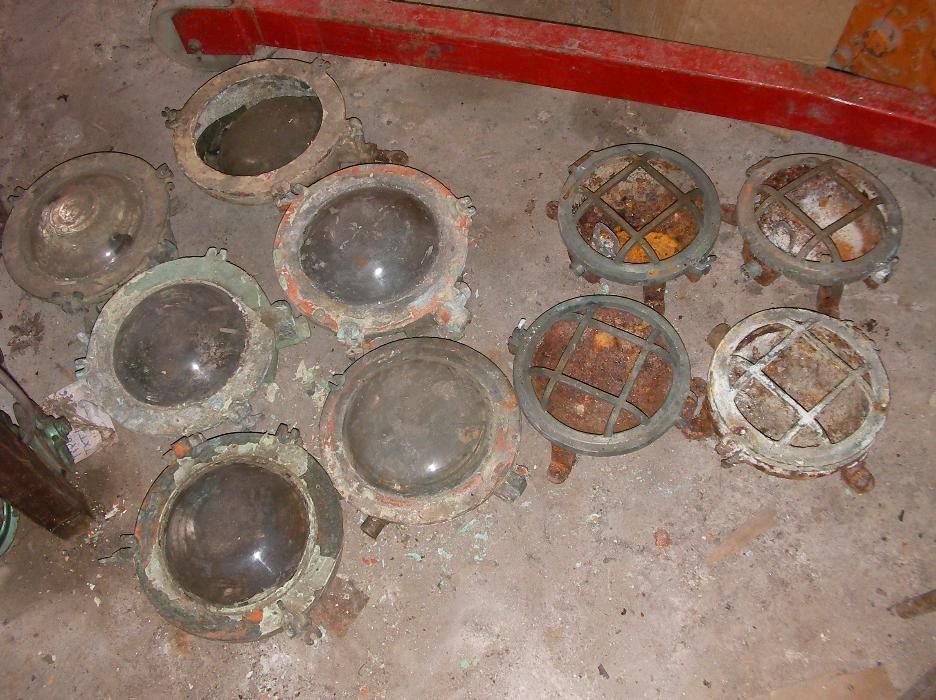 Olho de boi, candeeiro naval, Bronze. Vários p recuperar.