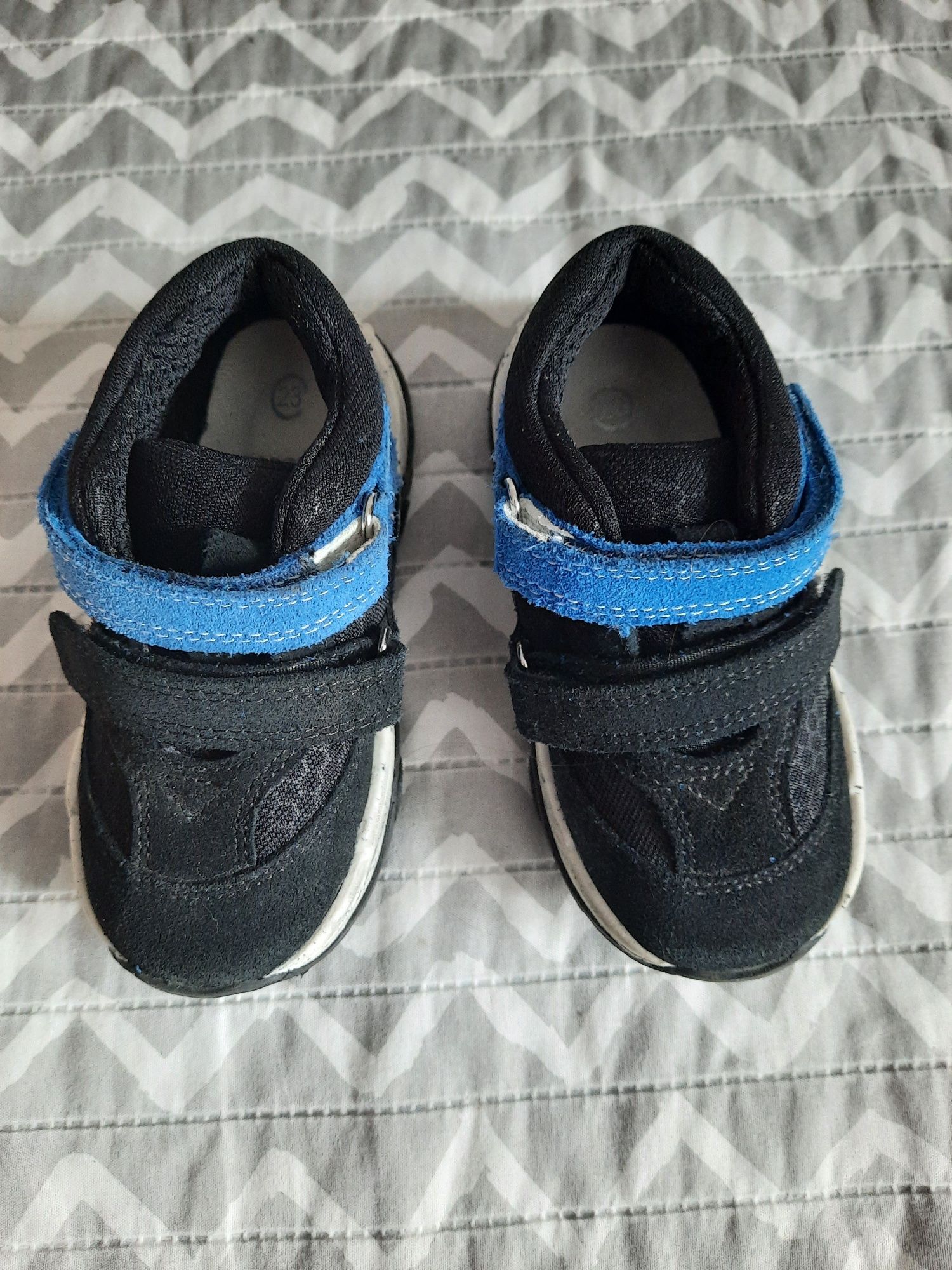 Buty adidasy sneakersy chłopięce Bartek r. 23. Stan idealny
